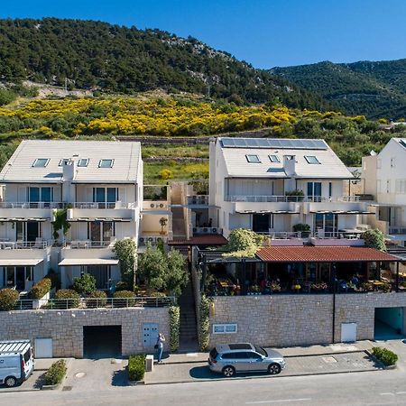 Apartments Villa Azzurra Bol Eksteriør billede